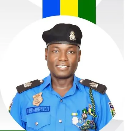 Police officer honoured for rejecting N150m bribe from businessman, Akintoye Akindele