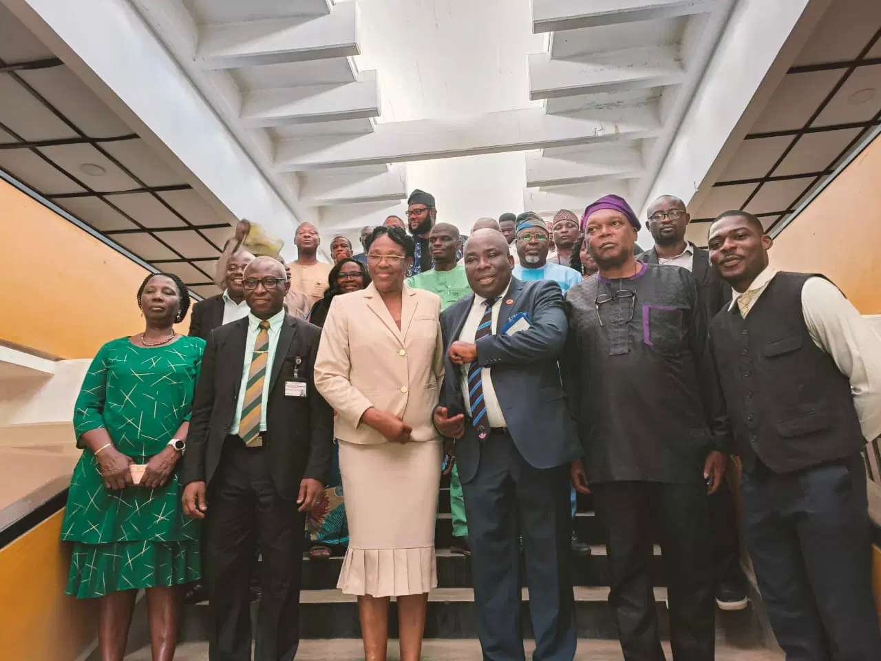 OAU accounting class of 2000 refurbishes departmental library with 50 new computers