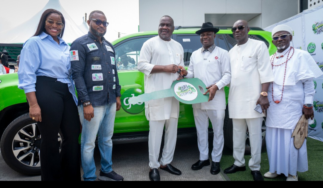 Warri agog as first winner in ‘Glo Festival of Joy’ receives Toyota Prado prize